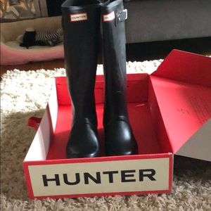 Black Hunter boots and insulated Hunter socks